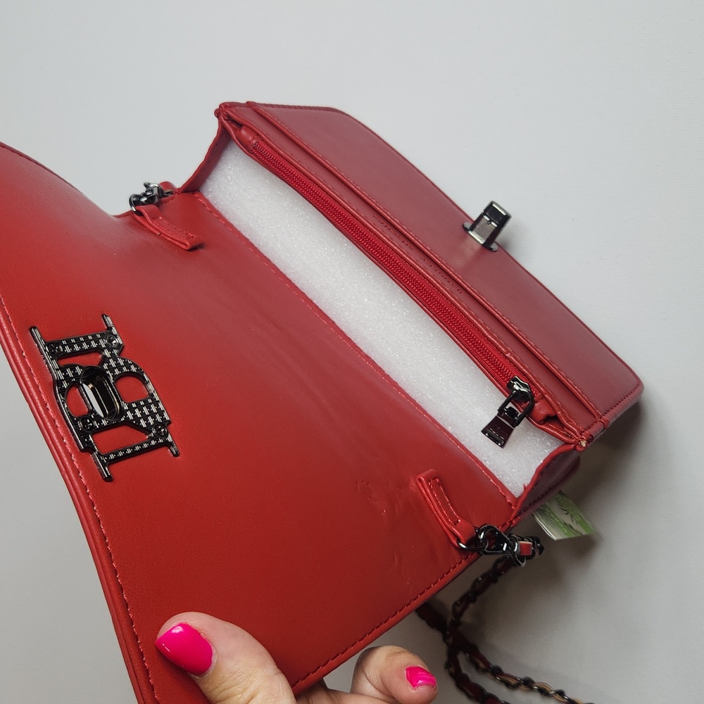 Badgley Mischka Red Cross Body with Frame & Chain on the cover NWT - Picture 10 of 11